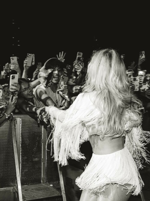 SabrinaCarpenter_Lollapalooza_August32025_18d00f0b2af8840383.jpeg