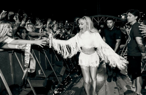 SabrinaCarpenter_Lollapalooza_August32025_1fe0461ca9bc249c8.jpeg