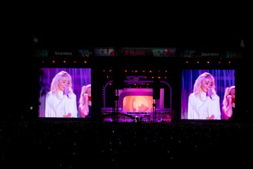 SabrinaCarpenter_Lollapalooza_August32025_24e8f8e68b85cf899f.jpeg