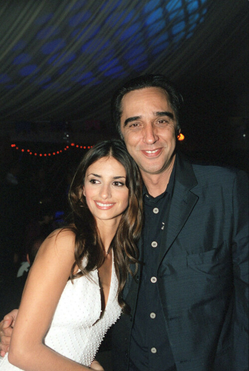 PenelopeCruz_Cannes_2000_12_7e084f6bbcbe17b7.jpeg