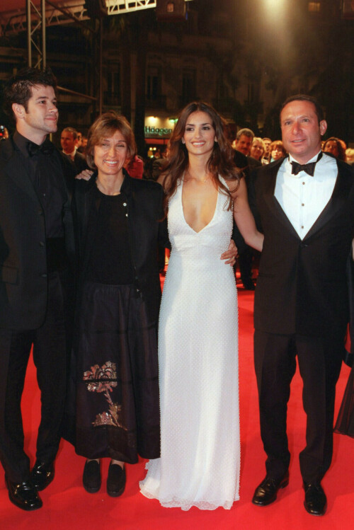 PenelopeCruz_Cannes_2000_14_8bd1434a91169706.jpeg