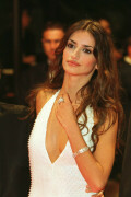 PenelopeCruz_Cannes_2000_15_3929598cf490c299