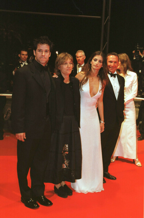 PenelopeCruz_Cannes_2000_18_4025e9cd2409b2c4.jpeg