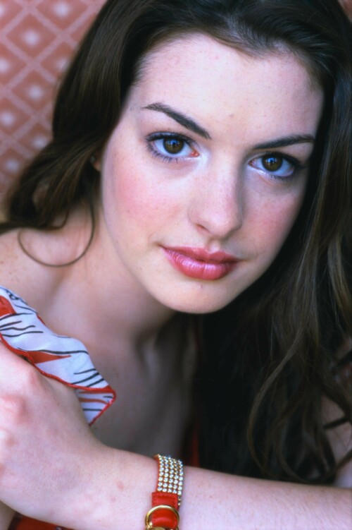 AnneHathaway_2001_Photoshoot_-46fc1174d9c482ff2