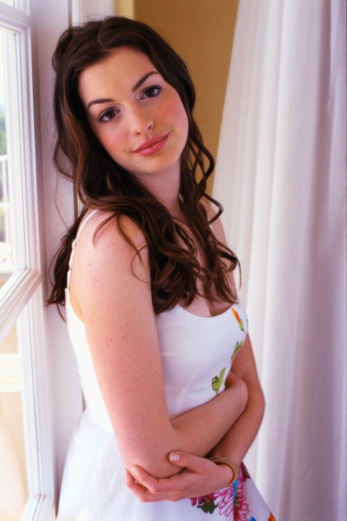 AnneHathaway_2001_Photoshoot_-5261efbe5fd6a2d7b