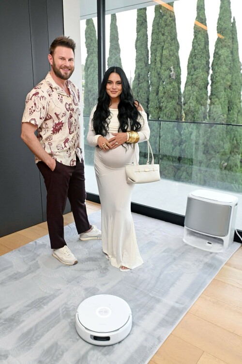 VanessaHudgens_August212025_-78ebc7dd1ae0617623