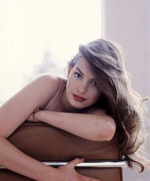 AnneHathaway_BobFrame_Photoshoot_2001_12_546685a159b394ba