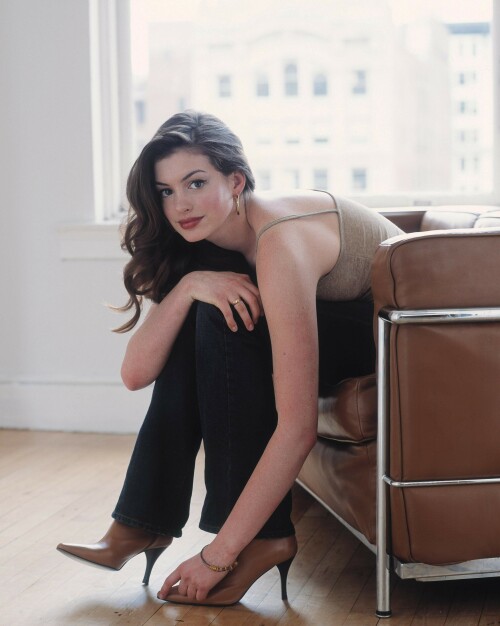 AnneHathaway_BobFrame_Photoshoot_2001_3_b4c2965086739dc5