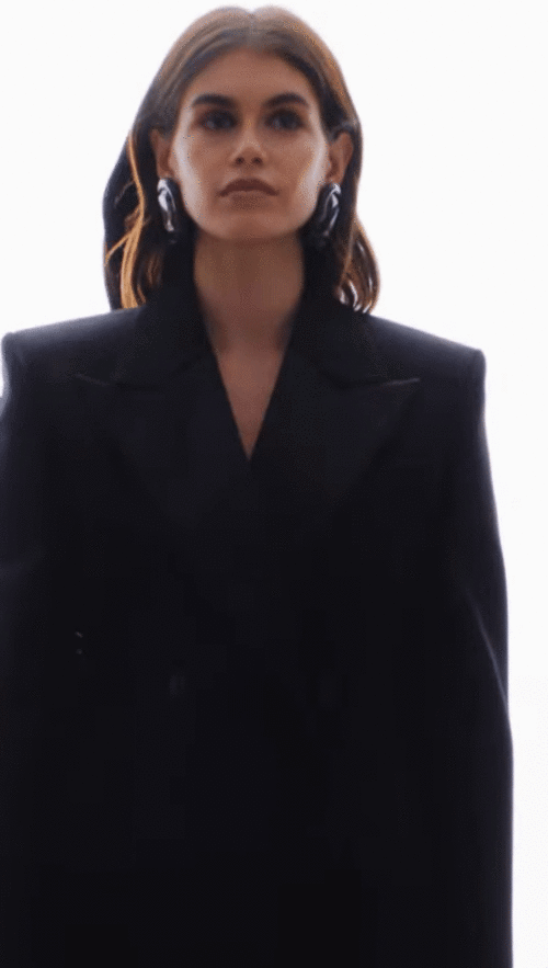 KaiaGerber_2025_Givenchy_HQpicsSpace_16_ad6a5aa6879b0d94.gif
