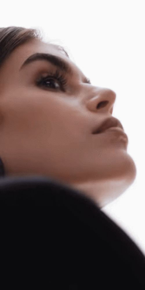KaiaGerber_2025_Givenchy_HQpicsSpace_17_0e20a5f7fb2c2766.gif