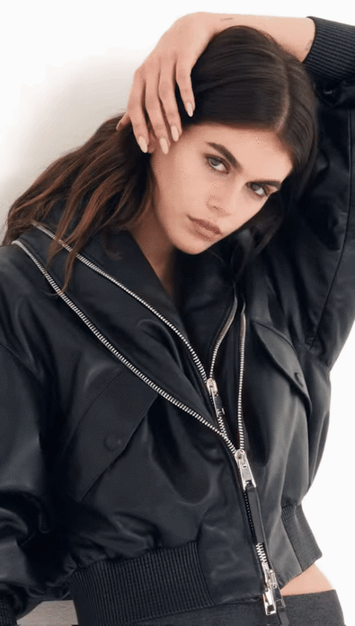 KaiaGerber_2025_Givenchy_HQpicsSpace_2_edb32afe0b109879.gif