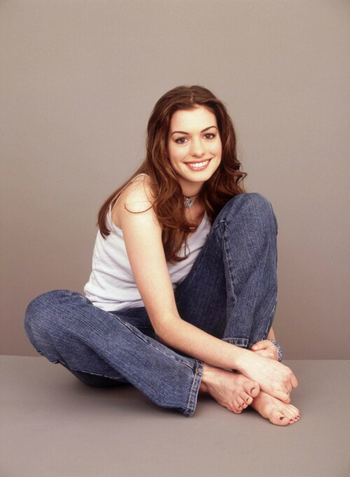 AnneHathaway_1999_HowardRosenberg_Photoshoot_2_5adeb5fd04f9b84b.jpeg