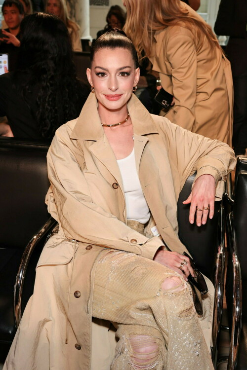 AnneHathaway_RalphLauren_Fall2025_April172025_13_99a080c92b5be6f6.jpeg