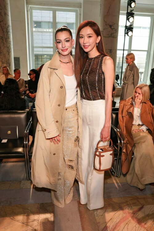 AnneHathaway_RalphLauren_Fall2025_April172025_17_ee0b7687cdba08b0.jpeg