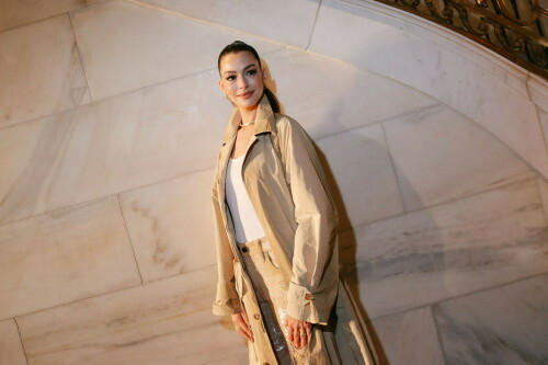 AnneHathaway_RalphLauren_Fall2025_April172025_19_484187855684b2e8.jpeg