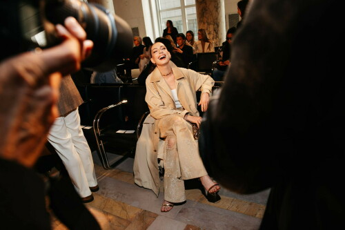 AnneHathaway_RalphLauren_Fall2025_April172025_23_1a03be7bc8a0b12c.jpeg