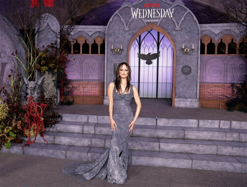 JennaOrtega_Wednesday_GraveyardGala-_August282025_203_cbfd1642eabfeb68.jpeg