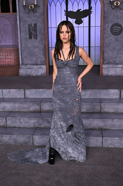JennaOrtega_Wednesday_GraveyardGala-_August282025_27_f651cb74c7fb2ba2