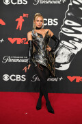 ParisHilton_2025VMAs_16_f5848468973e166c