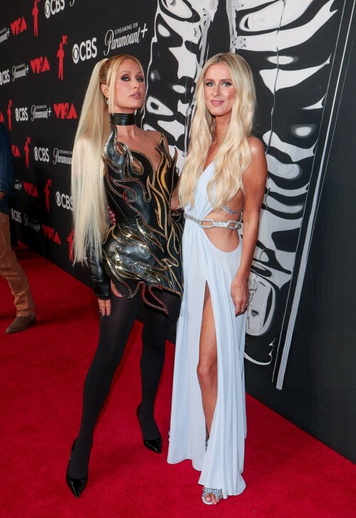 ParisHilton_2025VMAs_5_7af2911ebc60f98e.jpeg