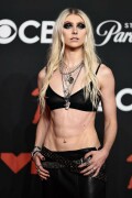 TaylorMomsen_2025VMAs_13_0a3a332b868e8b4d