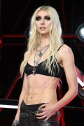 TaylorMomsen_2025VMAs_15_54d052e3b19346c7