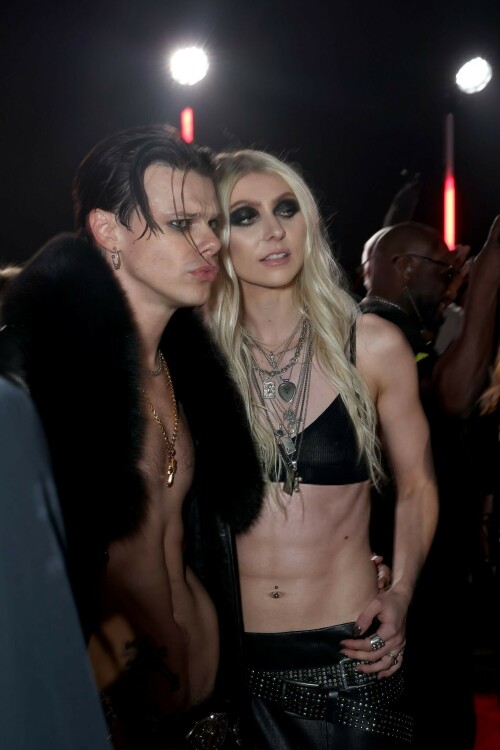 TaylorMomsen_2025VMAs_24_41990fd64bb40e10.jpeg