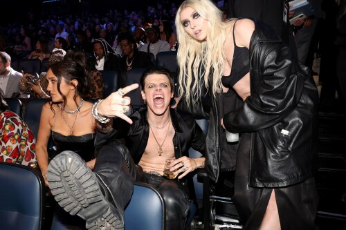 TaylorMomsen_2025VMAs_40_fbb11e9790b36e63.jpeg