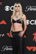TaylorMomsen_2025VMAs_44_0da6b4781b29ba7c