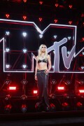 TaylorMomsen_2025VMAs_47_1c3da9d2a0ca53b1