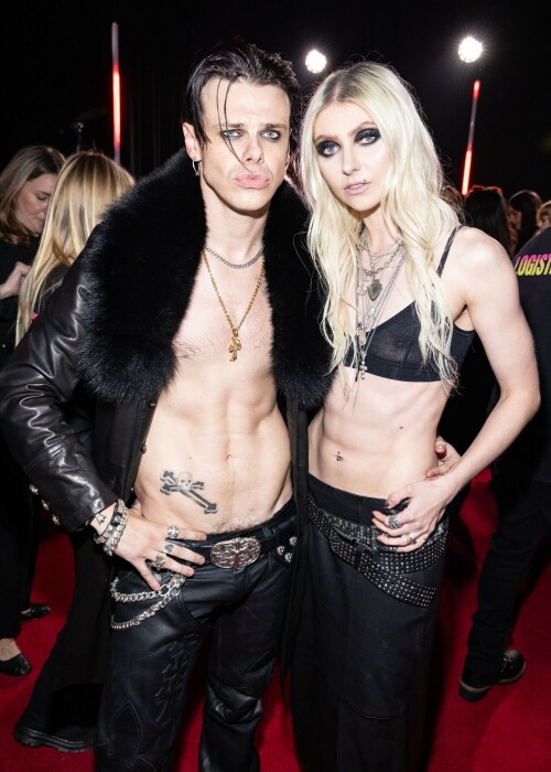 TaylorMomsen_2025VMAs_54_fb31bc03f1f8106f.jpeg