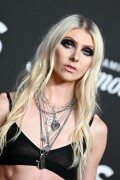 TaylorMomsen_2025VMAs_61_dcf716b7af1c7a6e