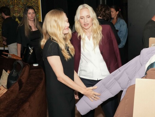 AmandaSeyfried_September82025_Candids_1_d14aa6b0f0c8edef.jpeg