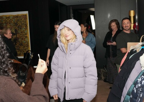 AmandaSeyfried_September82025_Candids_4_d1fb36667ab1477b.jpeg
