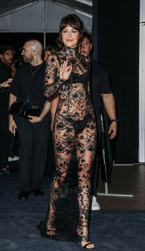 DakotaJohnson_CaringForWomen_NYC_September112025_12_d04c329d75af24e7.jpeg