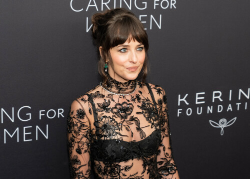DakotaJohnson_CaringForWomen_NYC_September112025_31_e2387676f8bd7228.jpeg