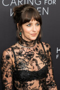 DakotaJohnson_CaringForWomen_NYC_September112025_31_e2387676f8bd7228