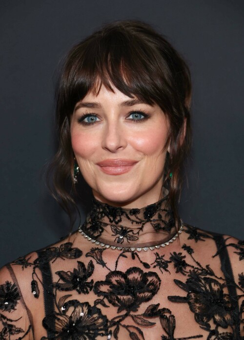 DakotaJohnson_CaringForWomen_NYC_September112025_32_89b8a3e225de1cb3.jpeg