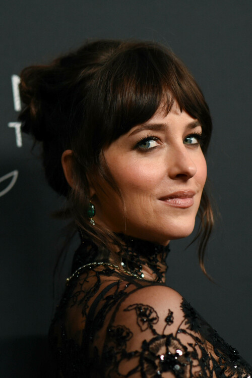 DakotaJohnson_CaringForWomen_NYC_September112025_65_405cbdc14518f8fc.jpeg