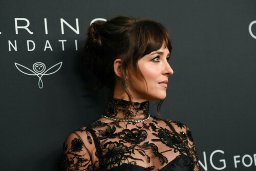 DakotaJohnson_CaringForWomen_NYC_September112025_69_ff26f1c6d0dfda00.jpeg