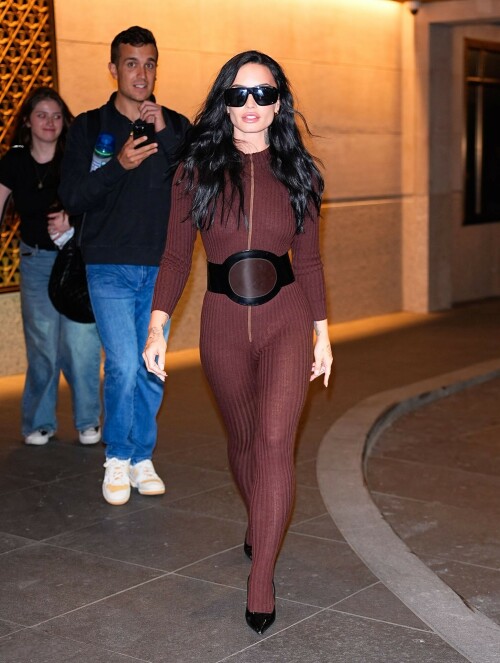 DemiLovato_BrownJumpsuit_September162025_14_113b9f0e6a8970d9.jpeg