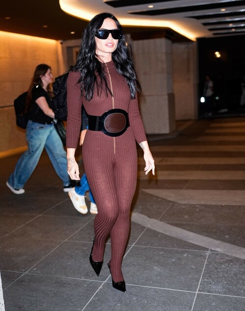 DemiLovato_BrownJumpsuit_September162025_16_946d6edd9699310b.jpeg