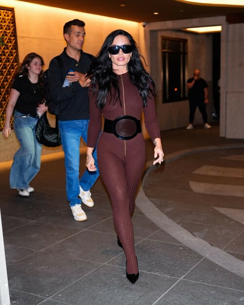 DemiLovato_BrownJumpsuit_September162025_17_7a46968eaaf69767.jpeg