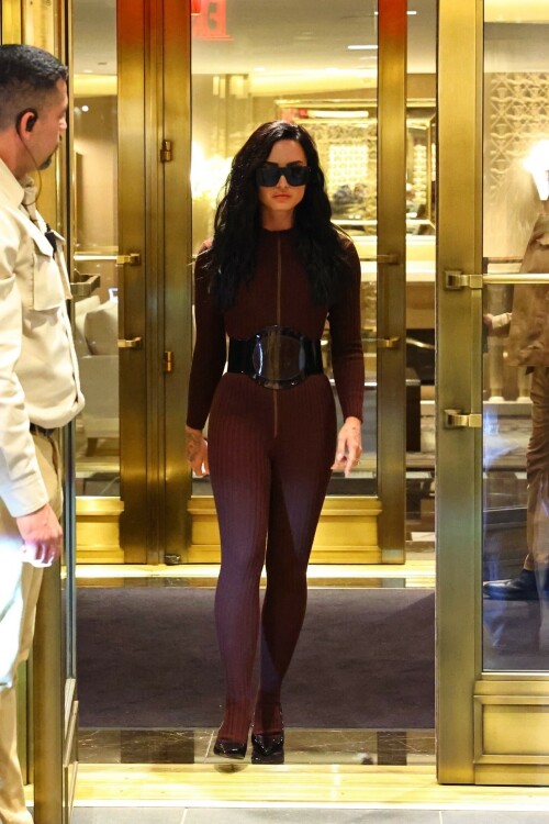 DemiLovato_BrownJumpsuit_September162025_20_1c999275f395a63a.jpeg