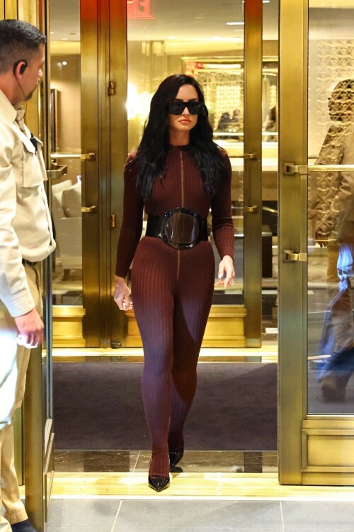 DemiLovato_BrownJumpsuit_September162025_22_4f5d08613a7eea09.jpeg