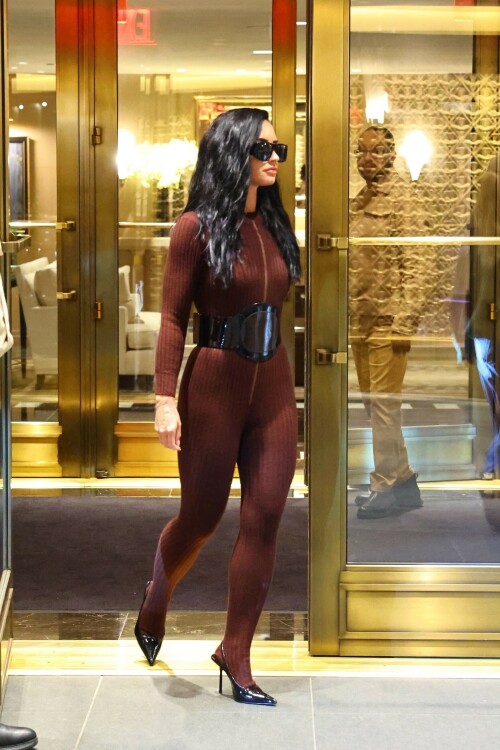 DemiLovato_BrownJumpsuit_September162025_29_fdac61d30ec40c44.jpeg