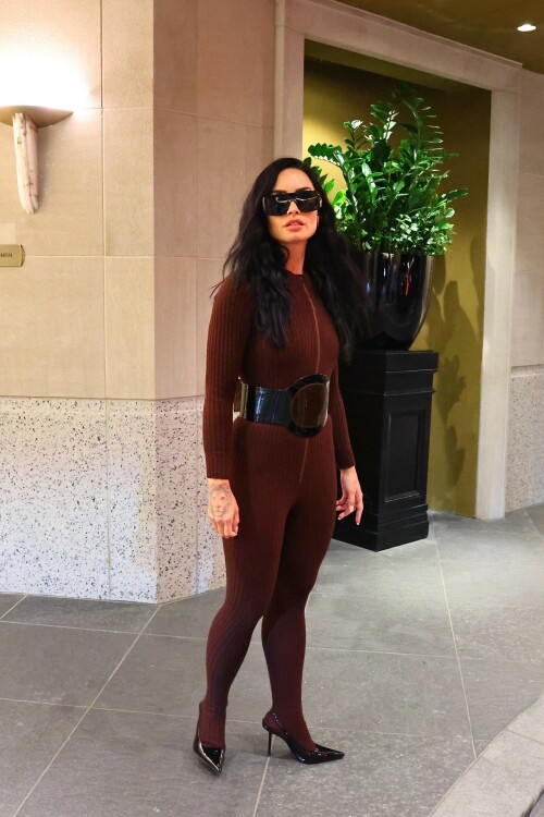 DemiLovato_BrownJumpsuit_September162025_31_2dfa05be9c300c50.jpeg