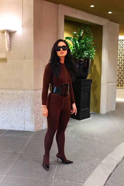 DemiLovato_BrownJumpsuit_September162025_38_e7dfc0ca500142ea.jpeg