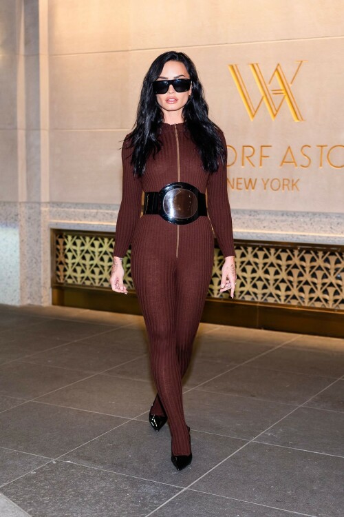 DemiLovato_BrownJumpsuit_September162025_3_8d760a649cd8aa7c.jpeg