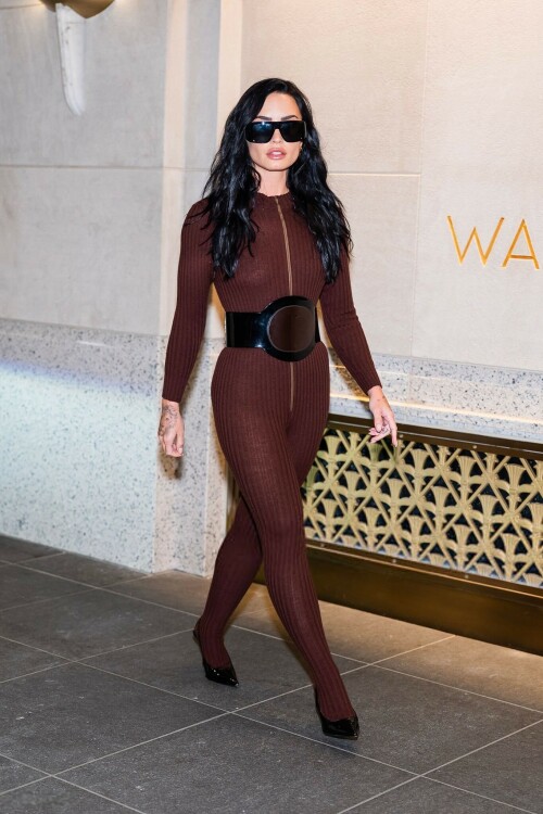 DemiLovato_BrownJumpsuit_September162025_8_5b3b94350a69ec89.jpeg